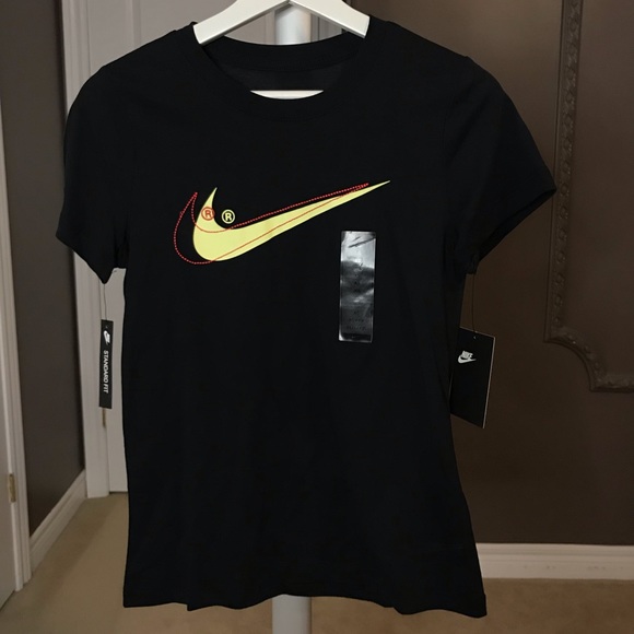 Women’s Nike Black T-Shirt - Picture 4 of 4